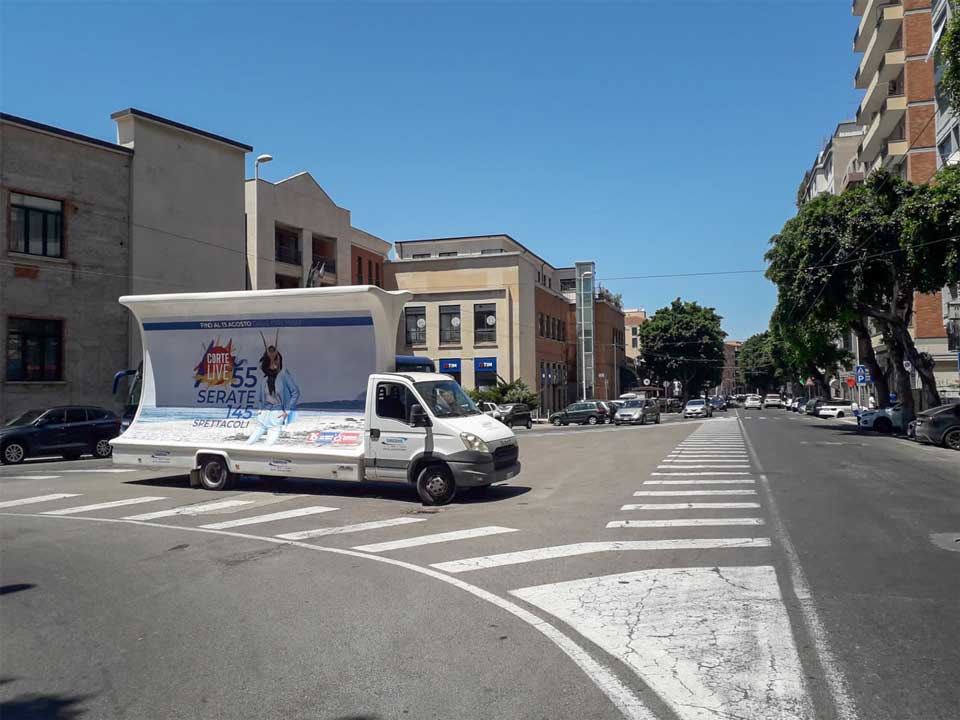 Pubblistreet - Sito Web - I Nostri Clienti - Camion Vela Pubblicitario - Pubblicità Dinamica - Poster Bus - Vela Bus - Pubblicità itinerante - Cagliari Sardegna