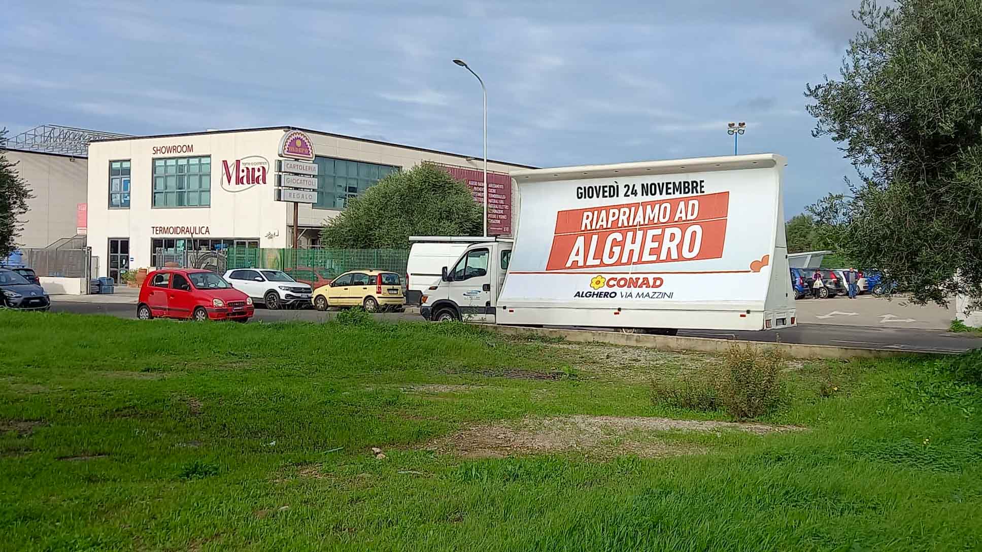 CONAD Apre ad Alghero - Pubblistreet - Sito Web - I Nostri Clienti - Camion Vela Pubblicitario - Pubblicità Dinamica - Poster Bus - Vela Bus - Pubblicità itinerante - Cagliari Sardegna